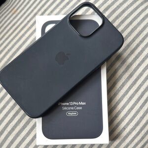 Apple iPhone 13 Pro Max Silicone Case - Midnight